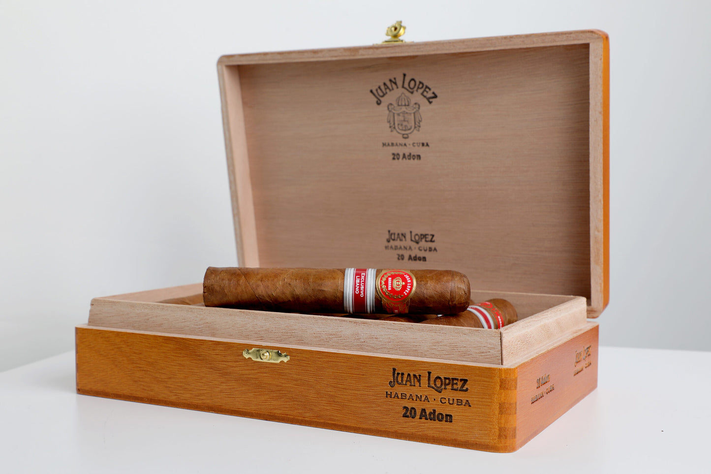 Juan Lopez Adon 20 Cigars (RE21)
